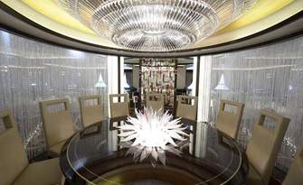 Princess Cruises Royal Class Interior lumiere table.jpg